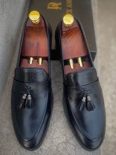 Load image into Gallery viewer, Black Cow Leather Tassel Loafers
